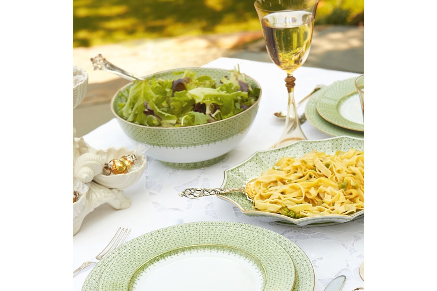 Luxury Noble Tray Home Gift Dinner Set Royal Gold Rim Wedding Plates  Ceramic Porcelain Tableware - Buy Kitchen Plates Set Dinner  Dinnerware,Plates